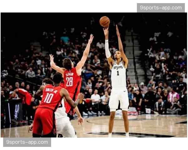 马刺防守效率99限制快船进攻仅89分，防守强度达到季后赛级别